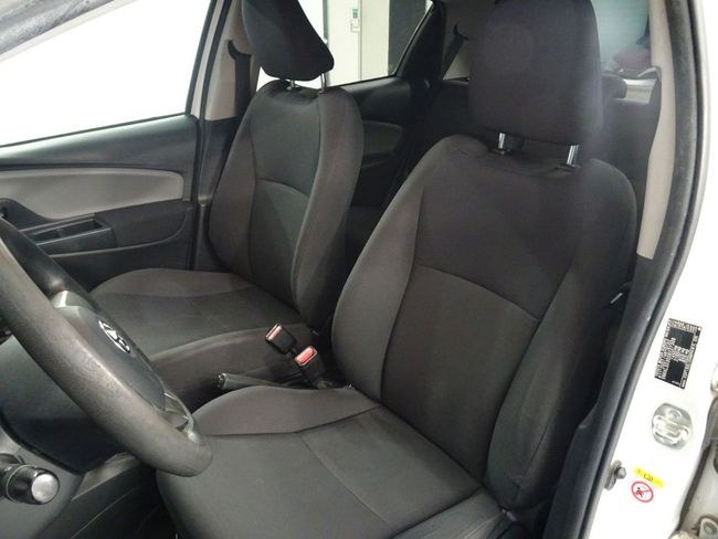 Foto Toyota Yaris 12