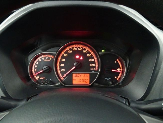 Foto Toyota Yaris 16