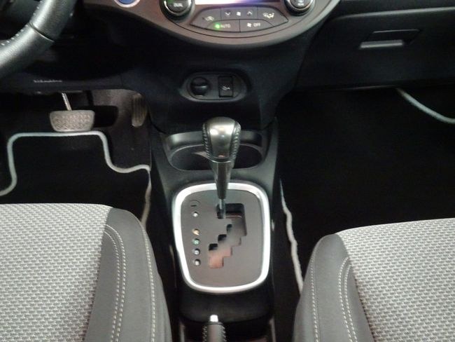 Foto Toyota Yaris 16