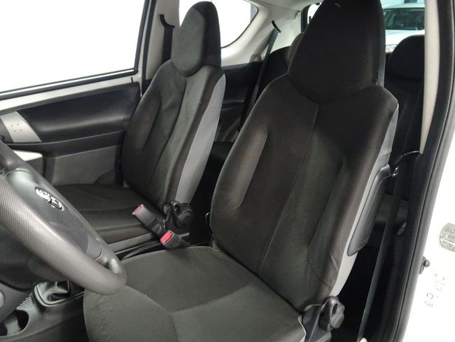Foto Toyota Aygo 14
