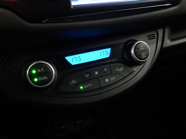 Foto Toyota Yaris 27