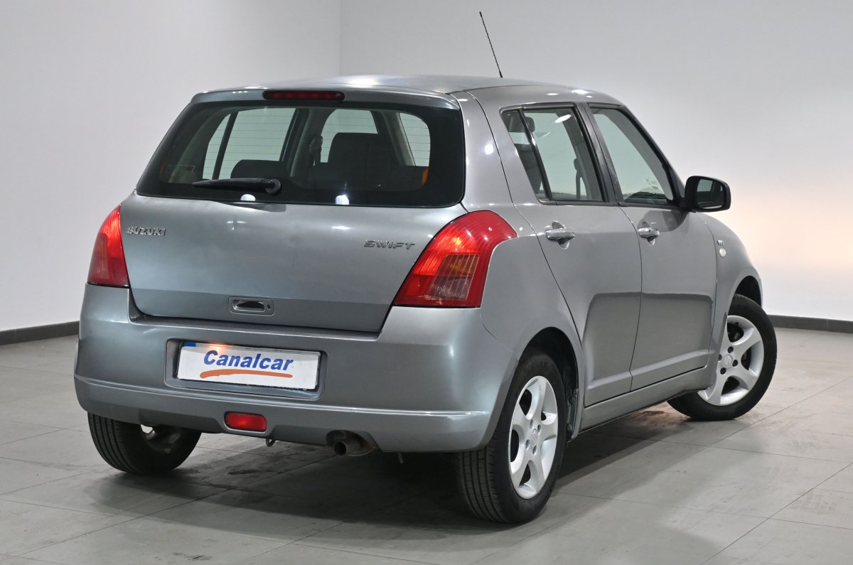 Foto Suzuki Swift 4