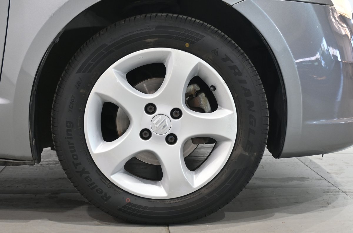 Foto Suzuki Swift 25