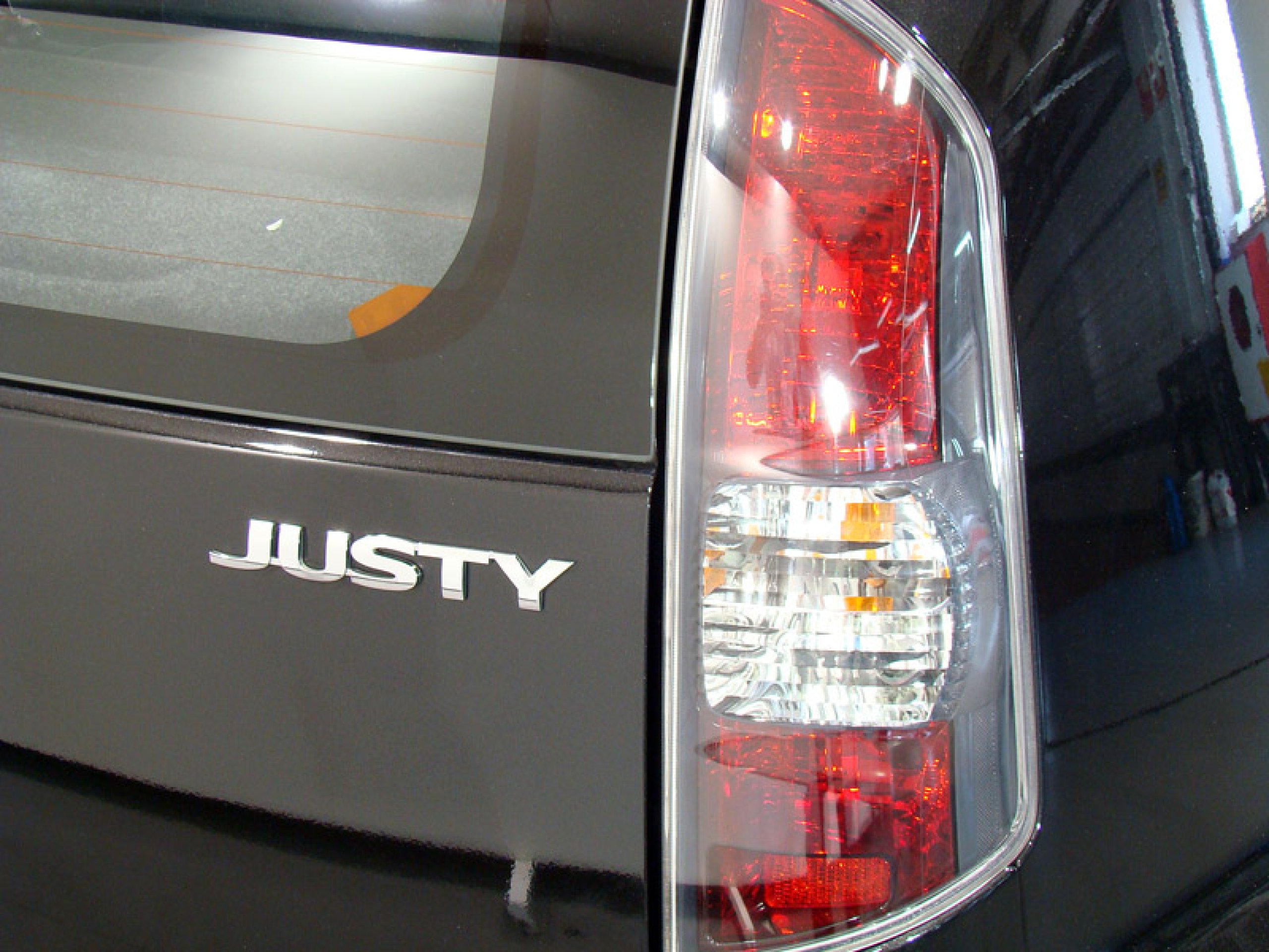 Foto Subaru Justy 16