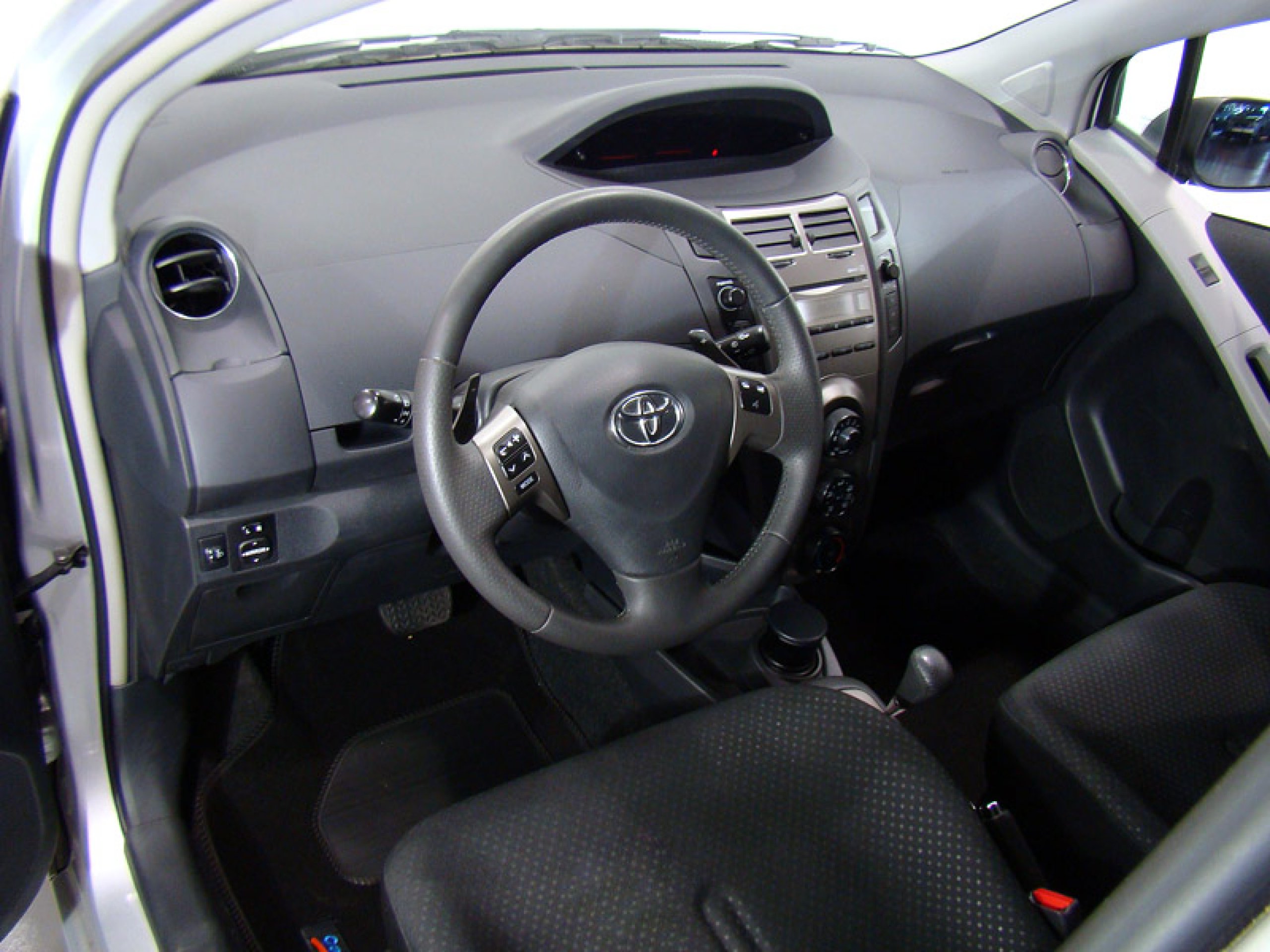 Foto Toyota Yaris 27