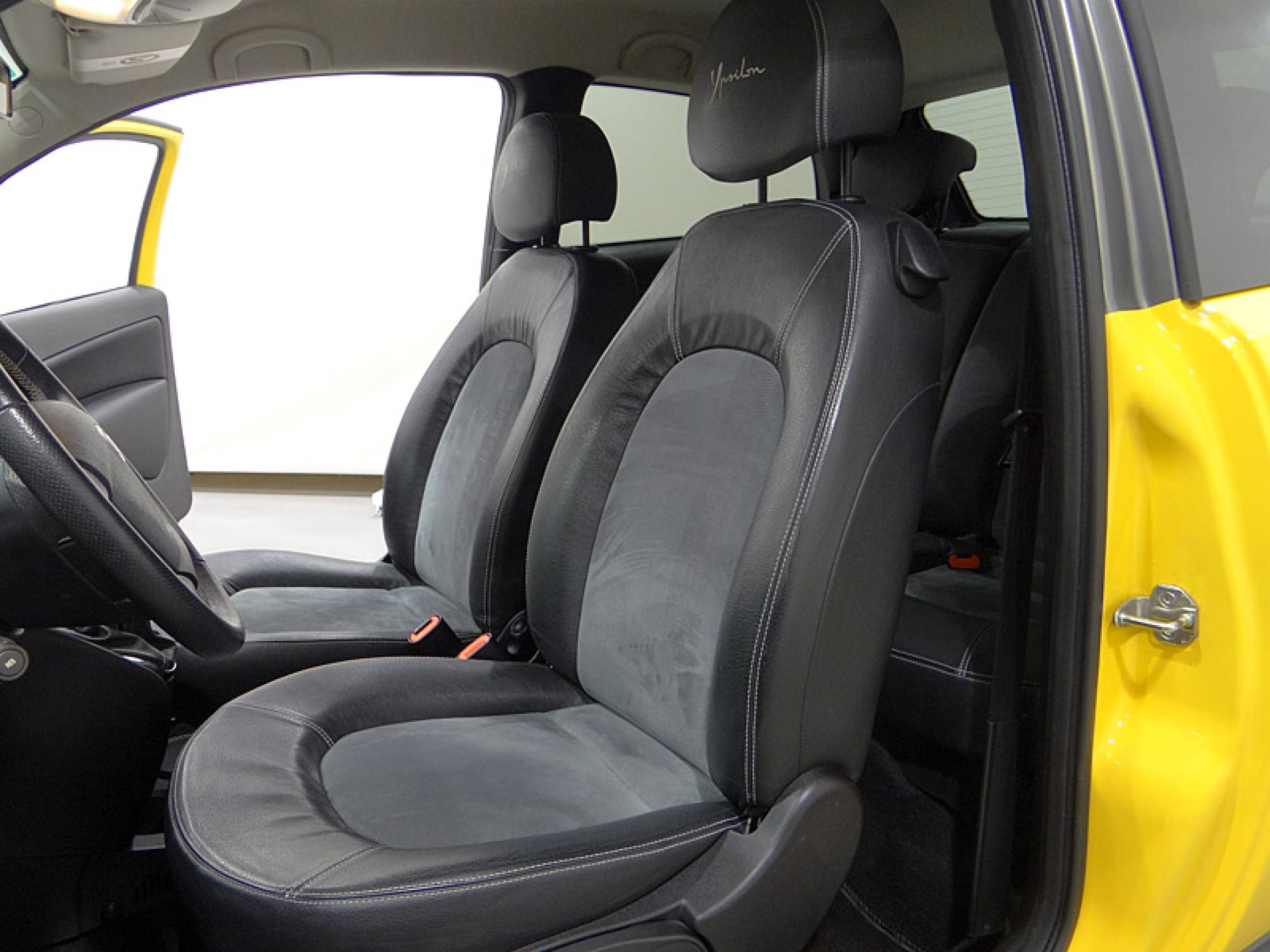 Foto Lancia Ypsilon 23