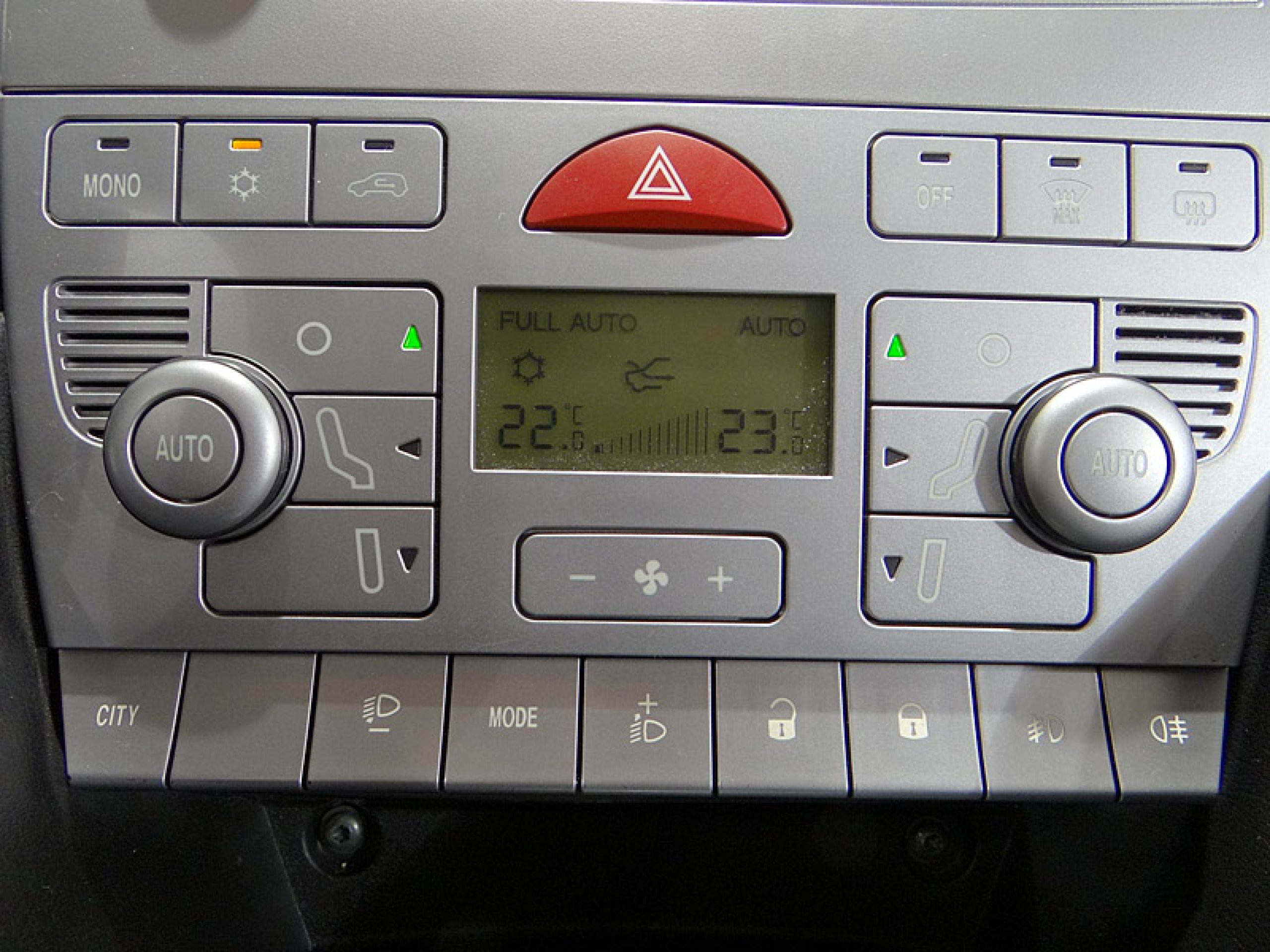 Foto Lancia Ypsilon 38