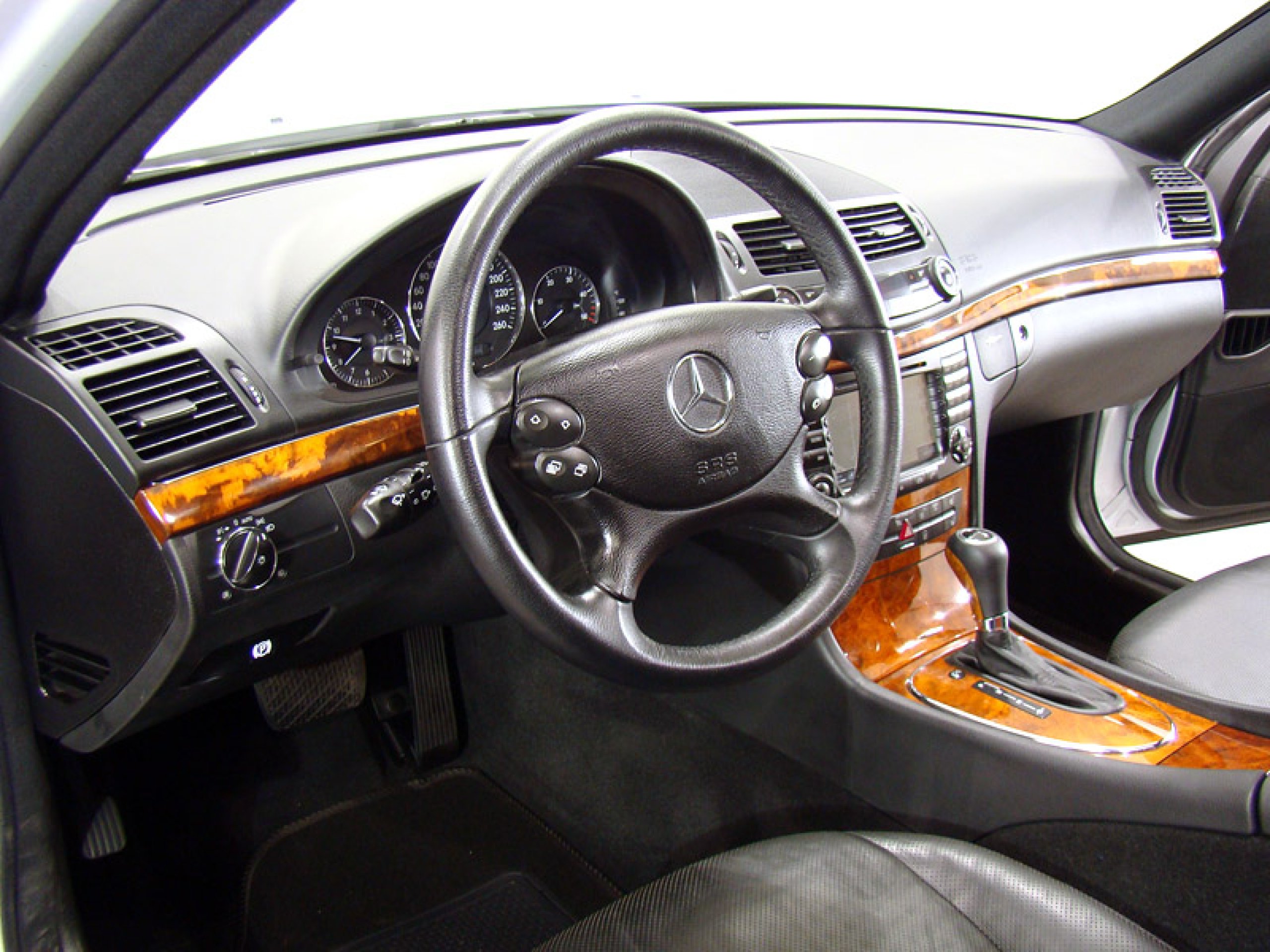 Foto Mercedes-Benz E 320 32