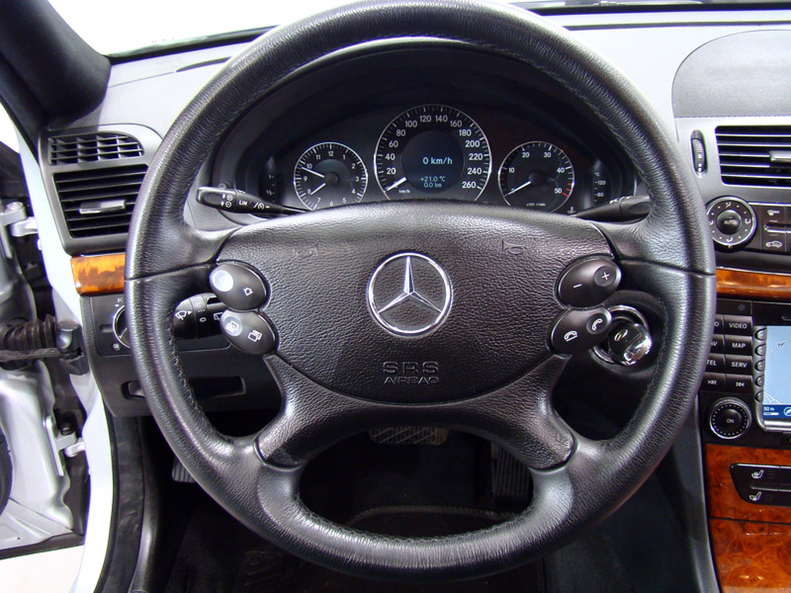 Foto Mercedes-Benz E 320 36