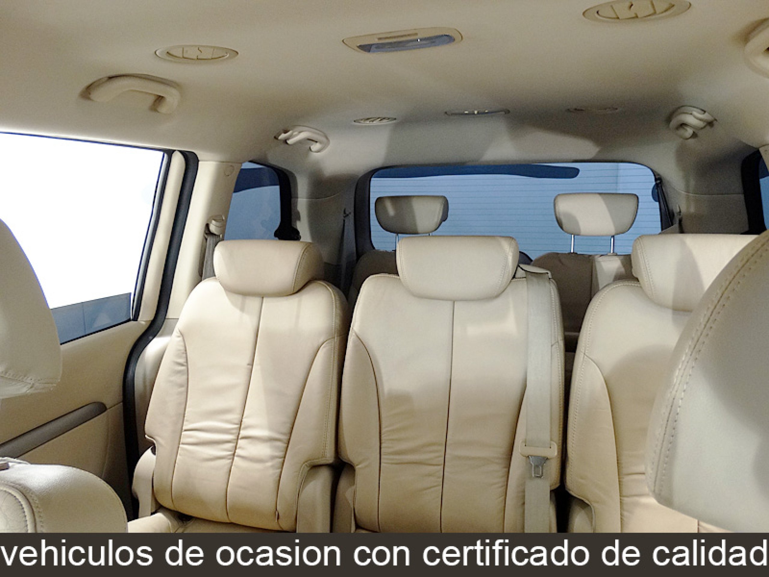 Foto Kia Carnival 26