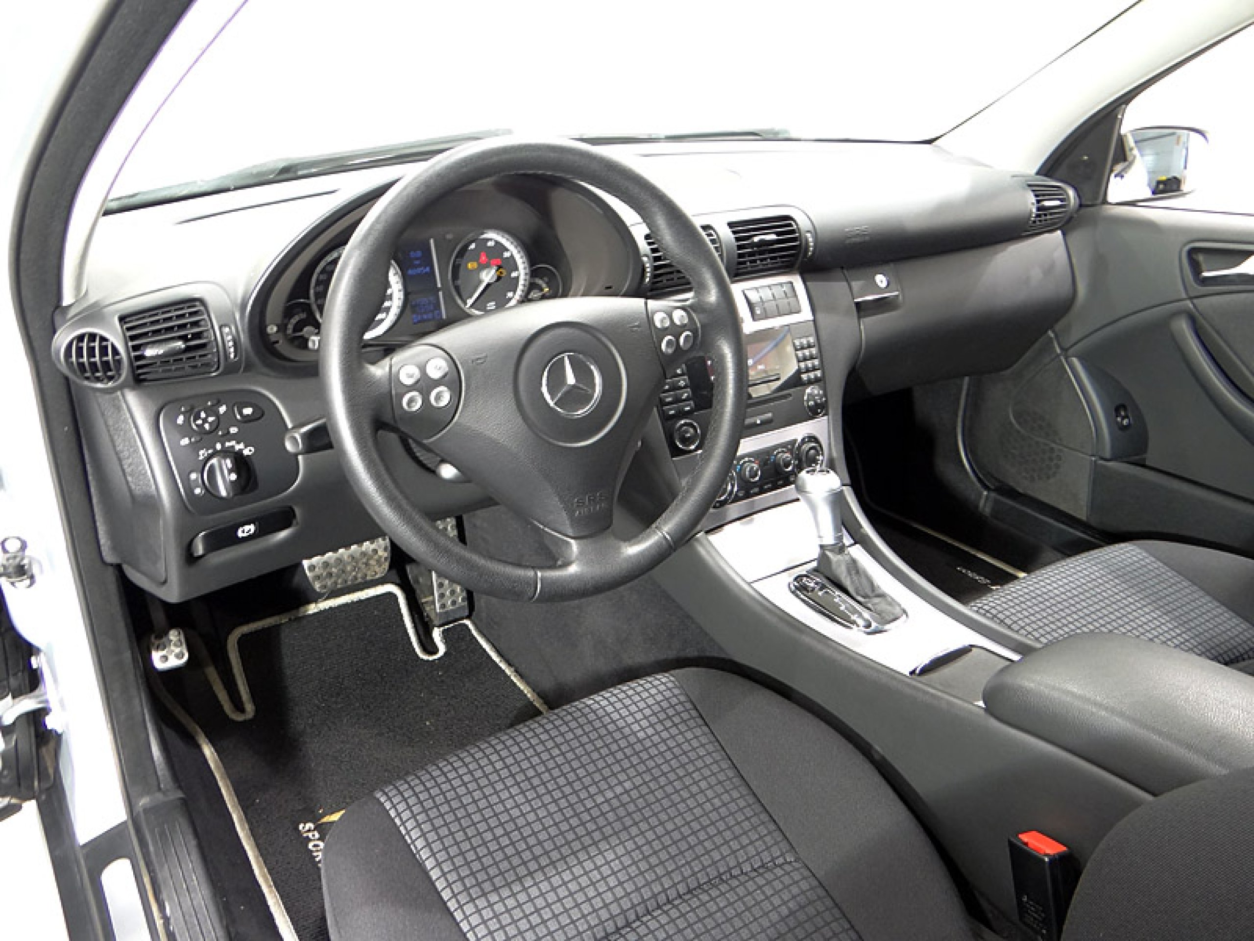 Foto Mercedes-Benz C 180 29