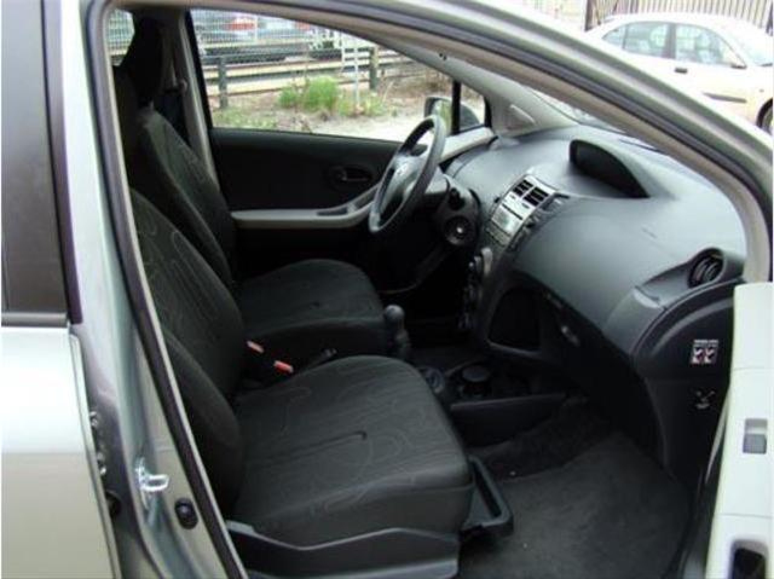 Foto Toyota Yaris 11