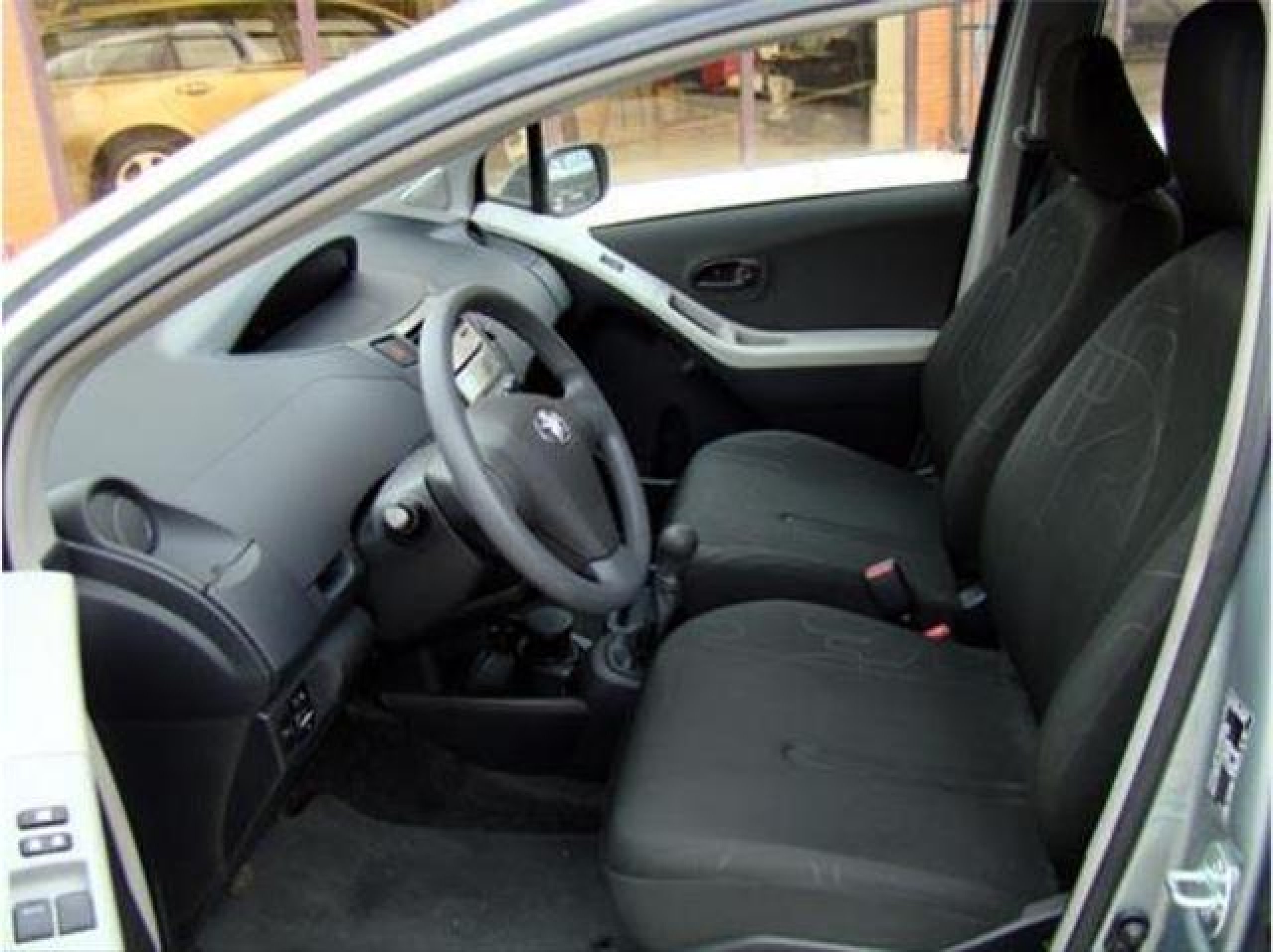 Foto Toyota Yaris 12