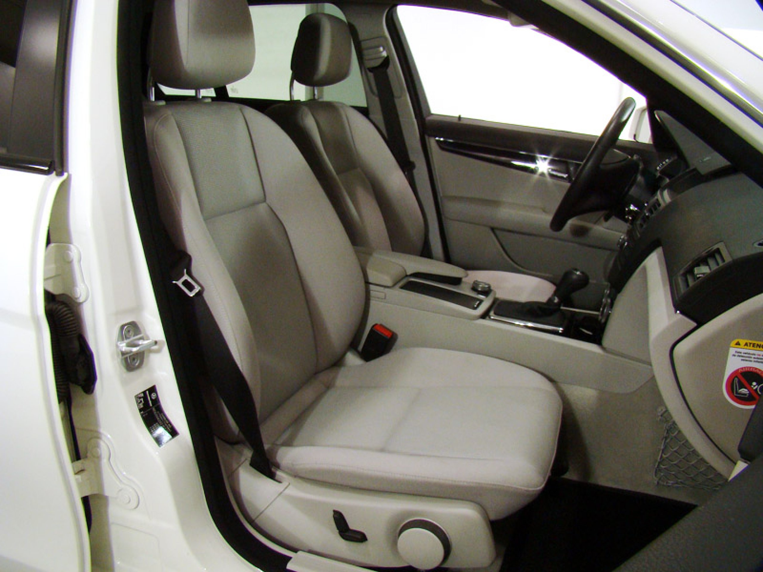 Foto Mercedes-Benz C 220 24