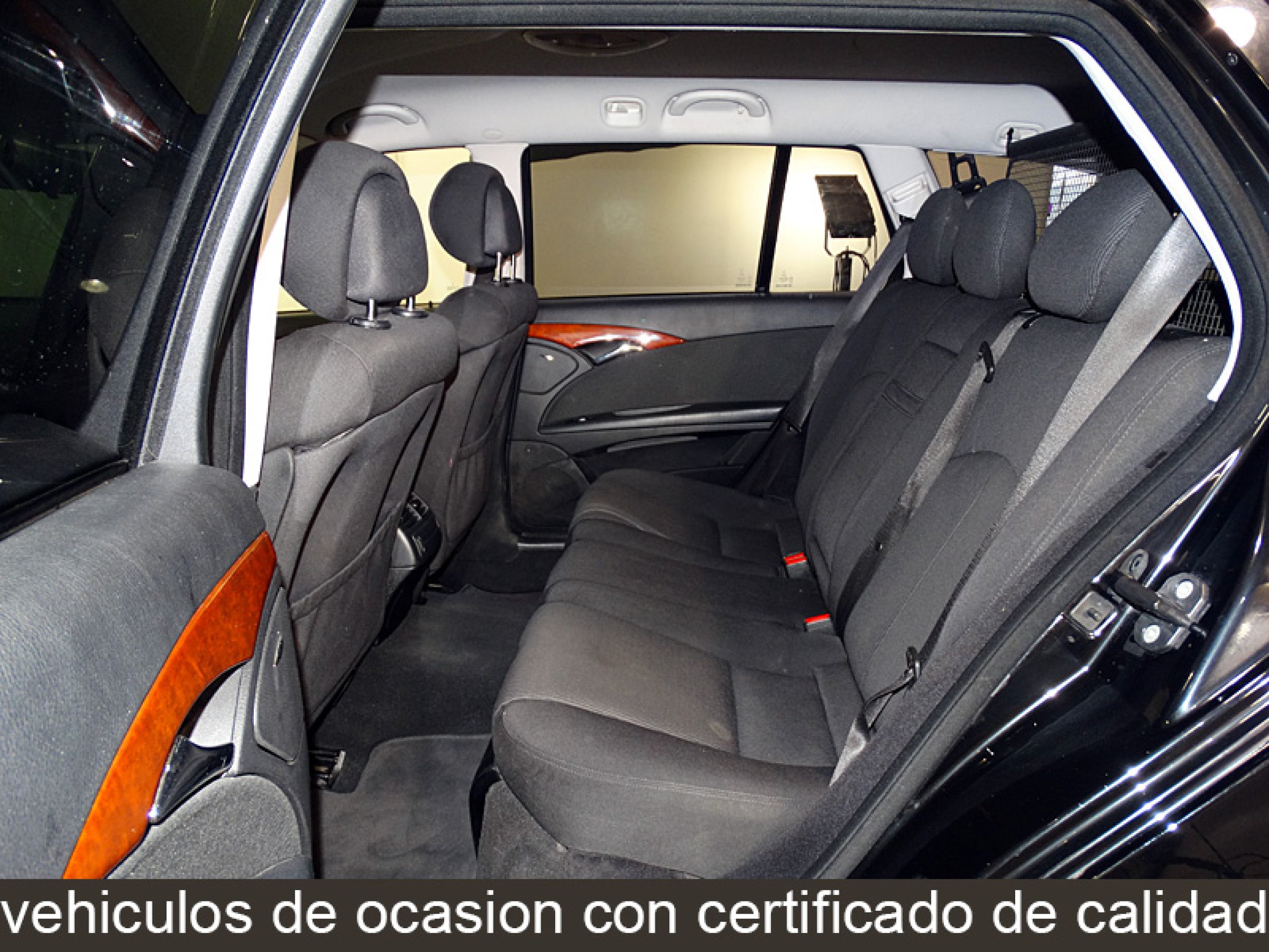 Foto Mercedes-Benz E 200 13
