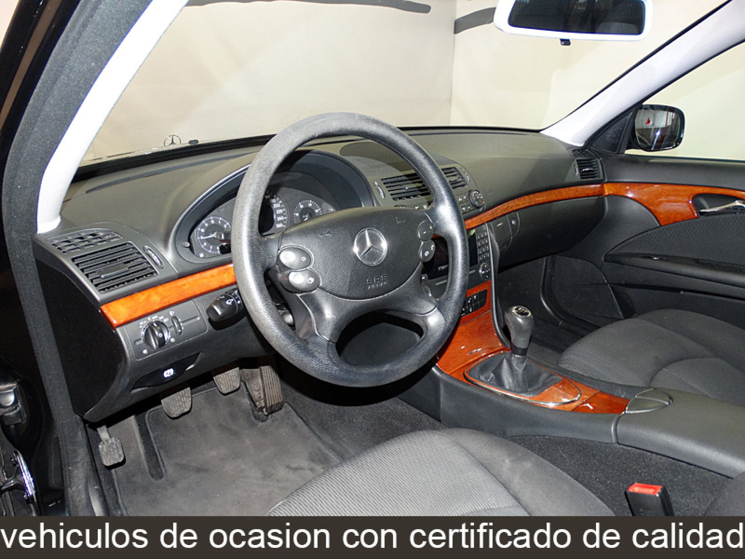 Foto Mercedes-Benz E 200 16