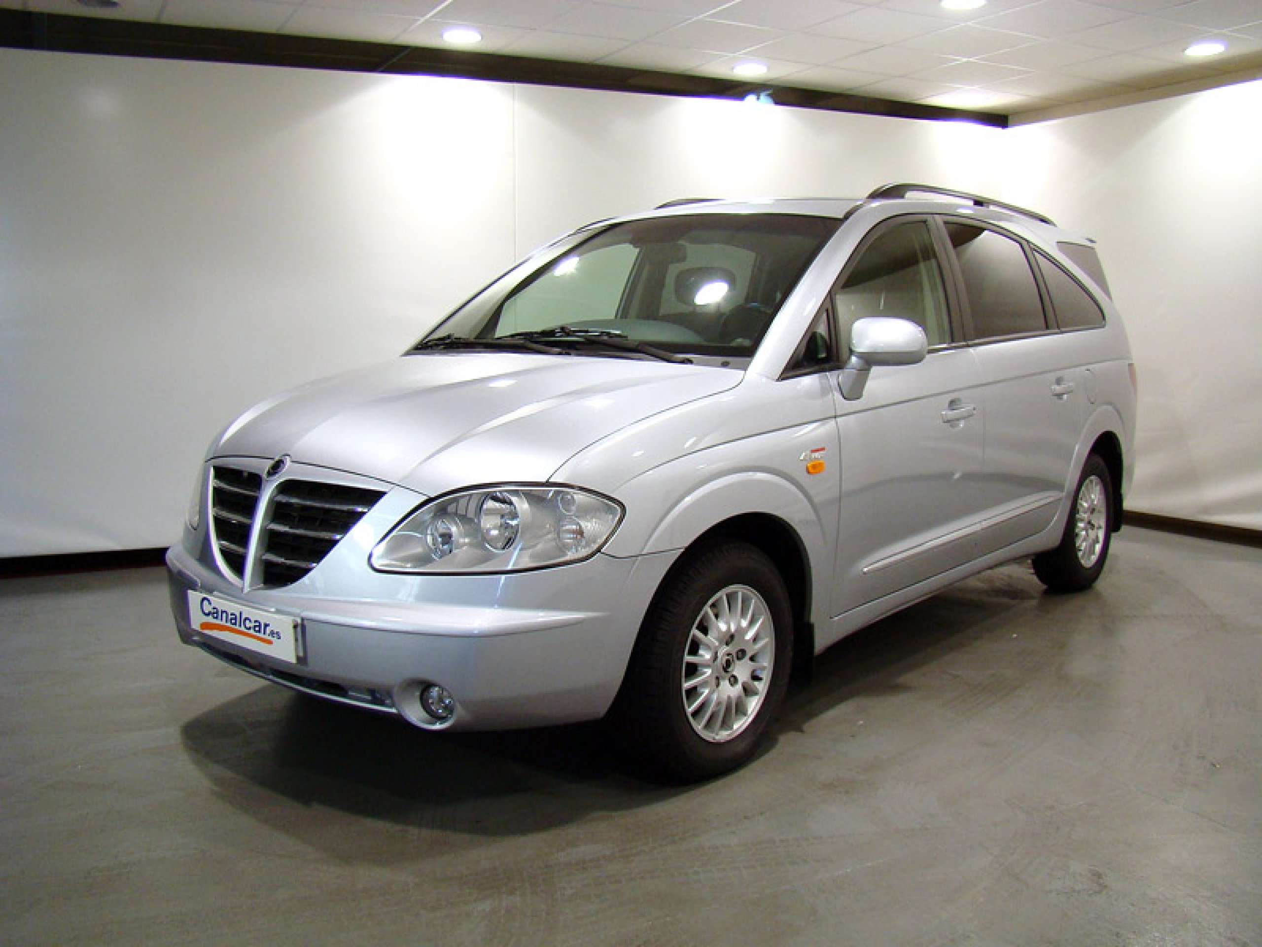 Foto Ssangyong Rodius 4