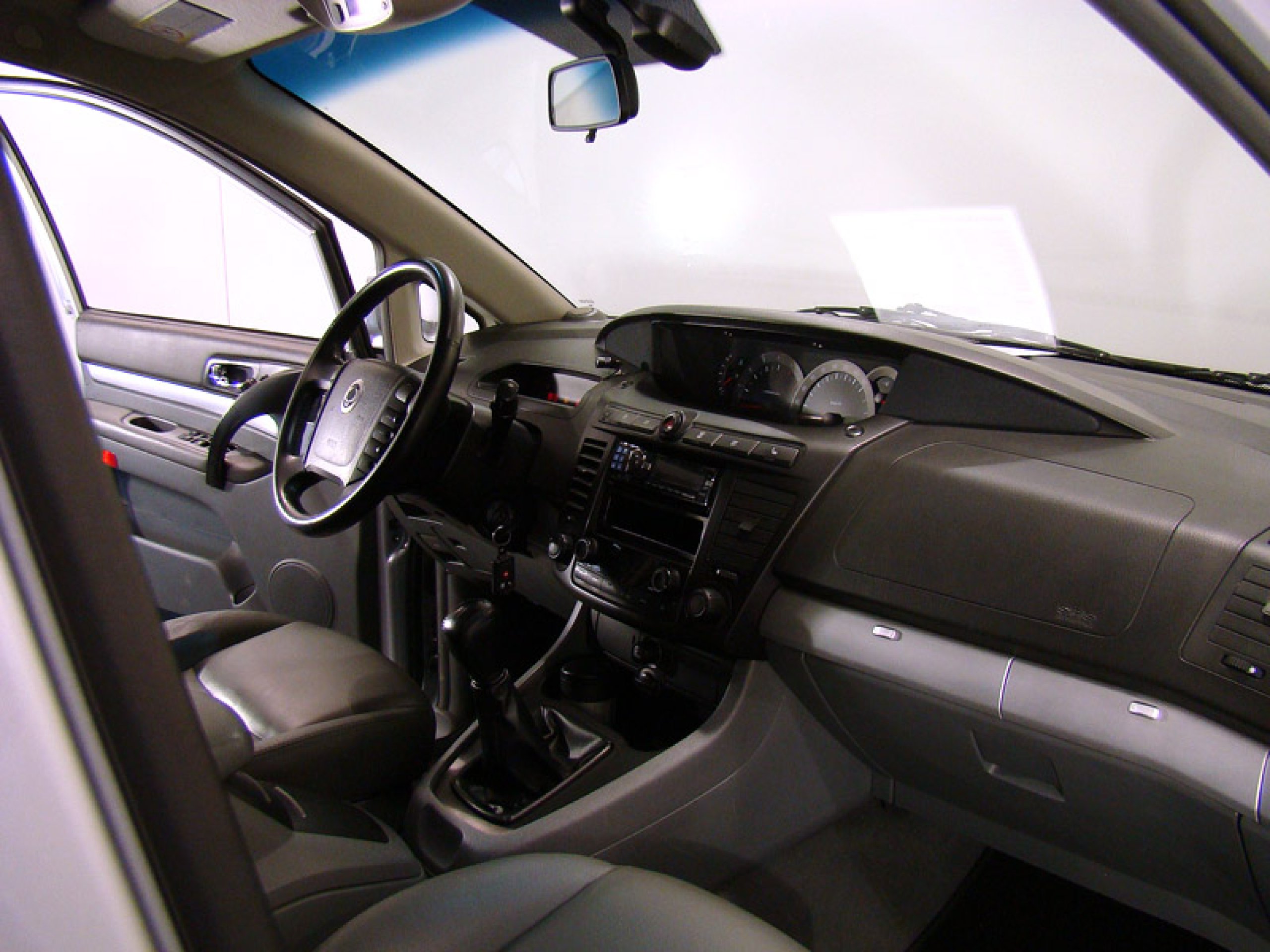 Foto Ssangyong Rodius 27