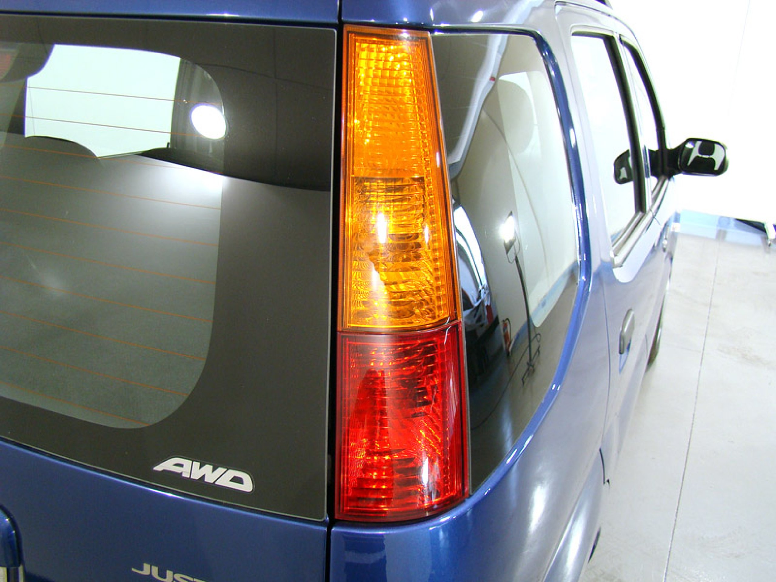 Foto Subaru Justy 17