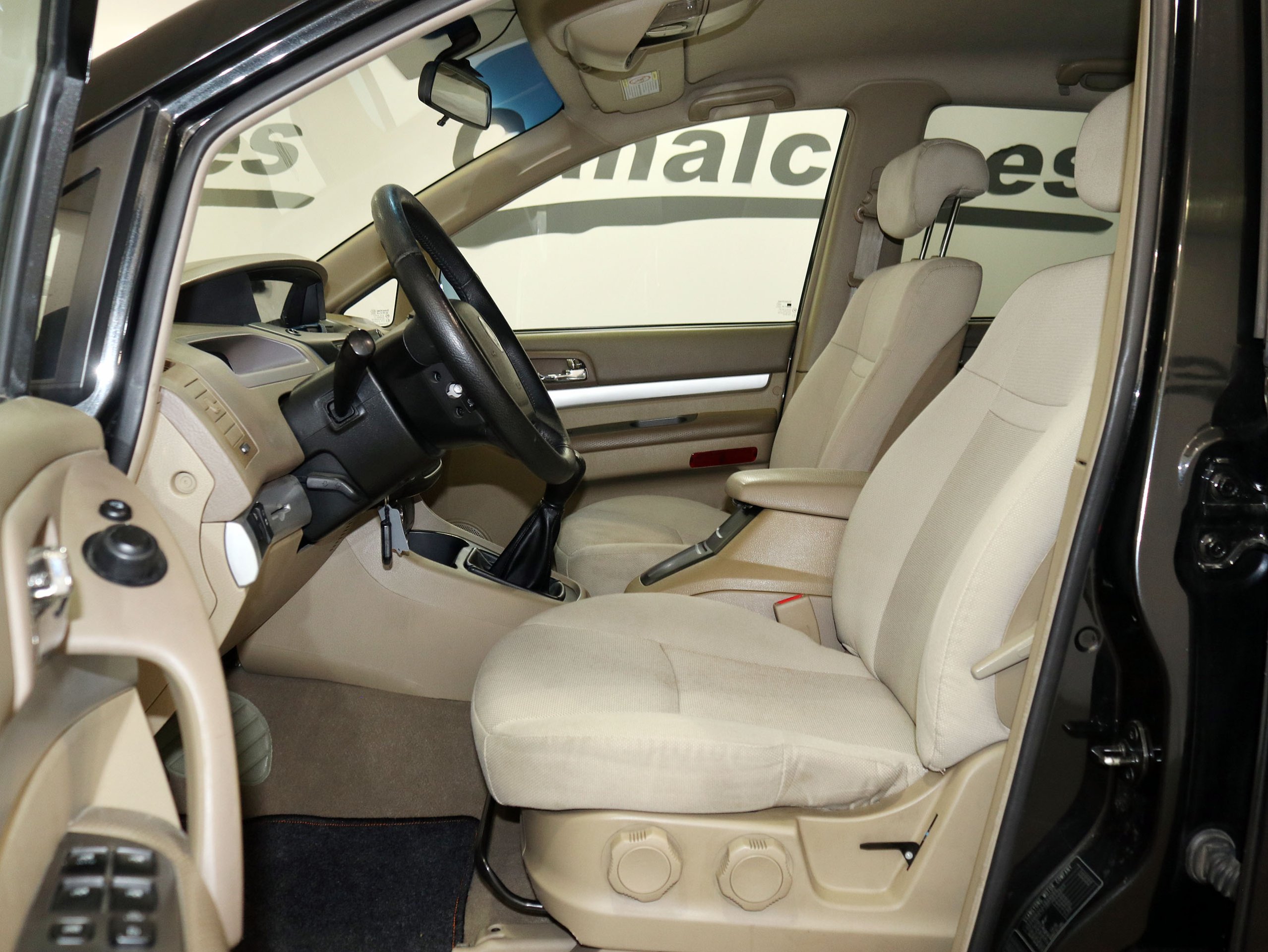Foto Ssangyong Rodius 10
