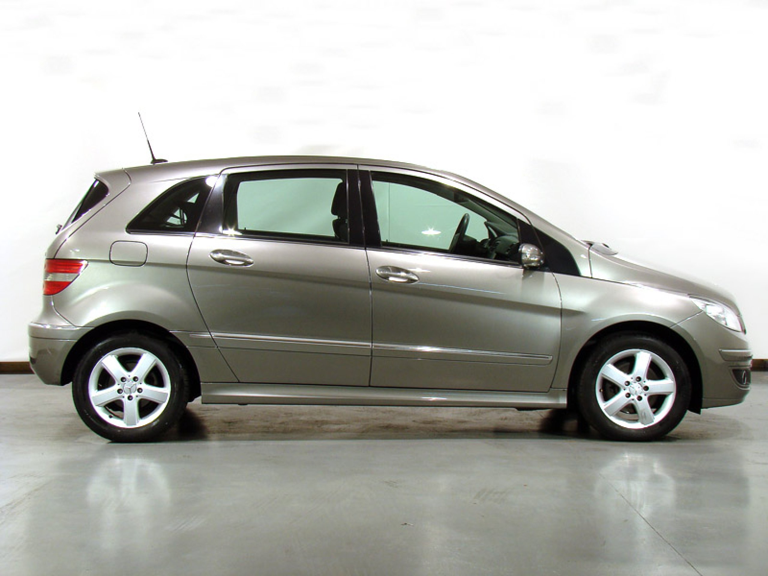 Foto Mercedes-Benz B 180 6