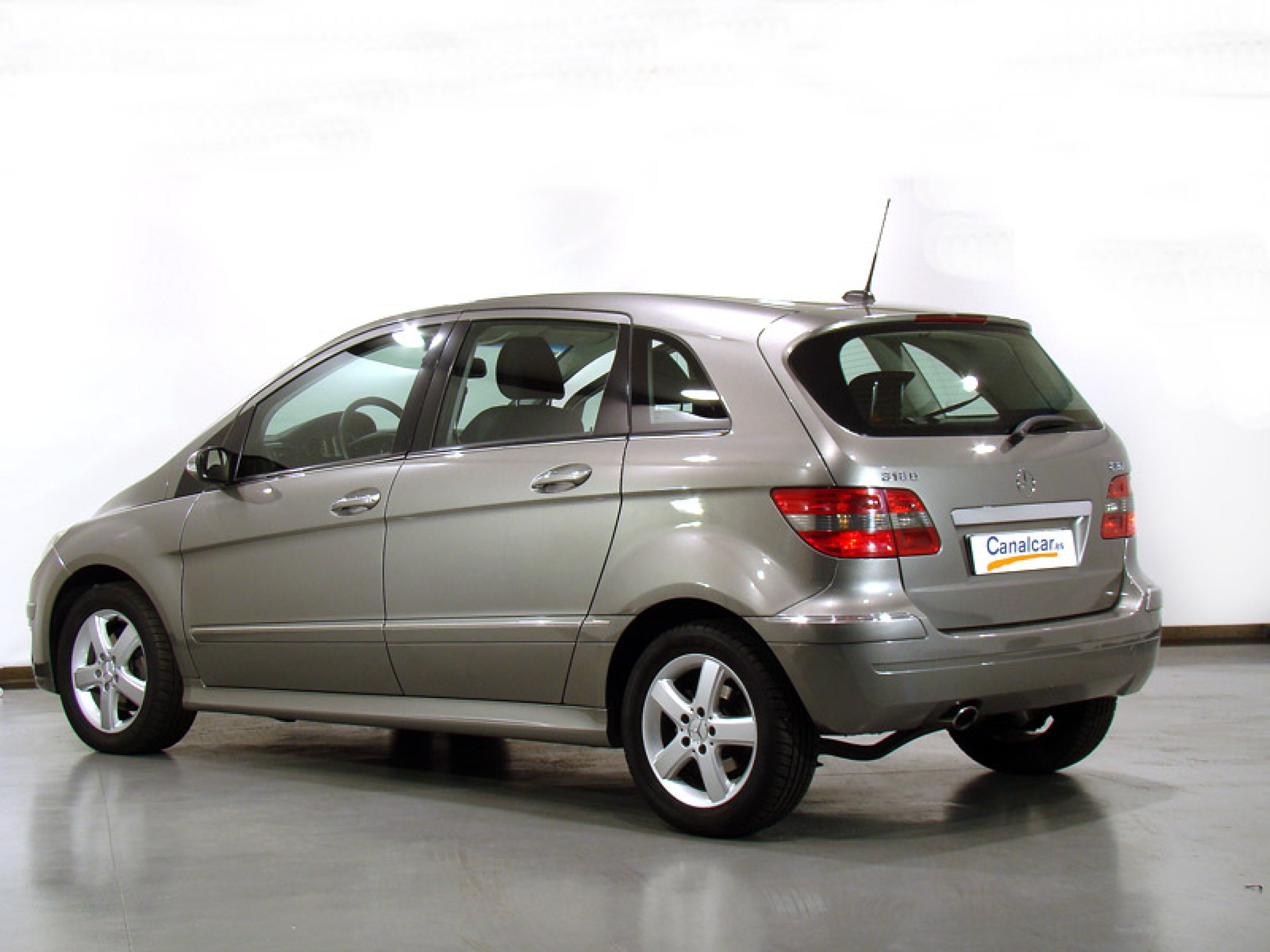 Foto Mercedes-Benz B 180 11