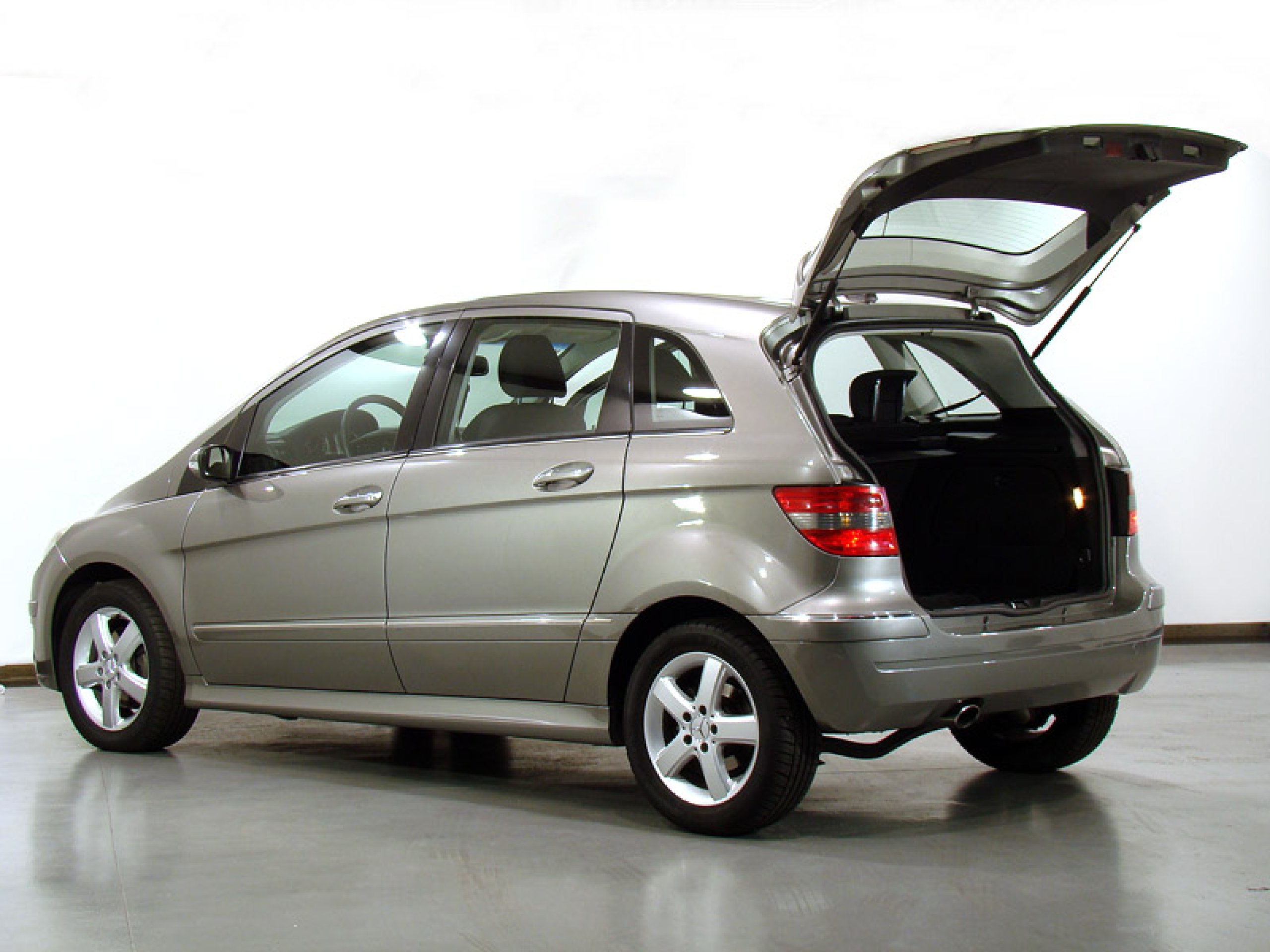 Foto Mercedes-Benz B 180 12