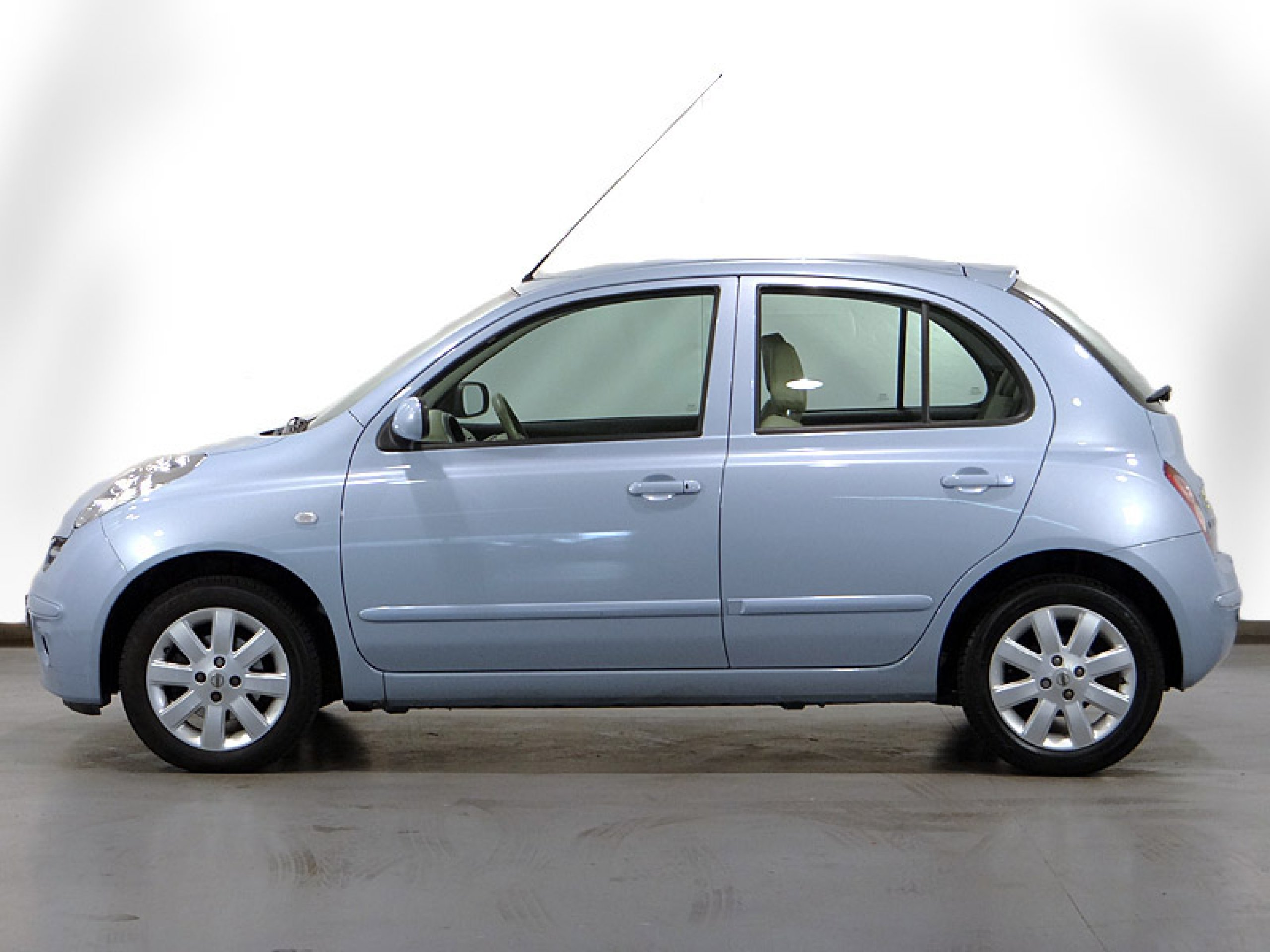 Foto Nissan Micra 12