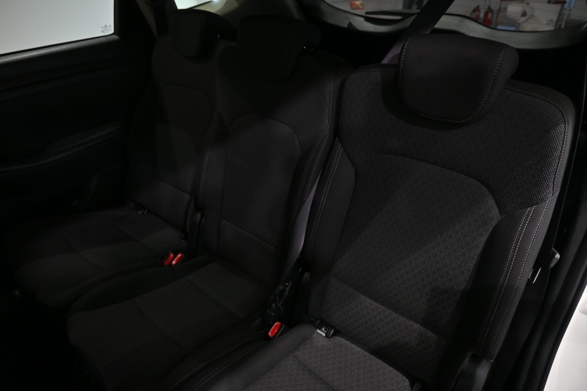 Foto Kia Carens 12