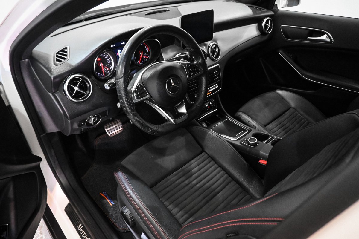 Foto Mercedes-Benz Clase GLA 13