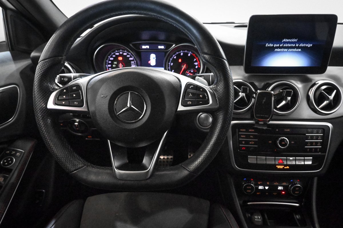 Foto Mercedes-Benz Clase GLA 24