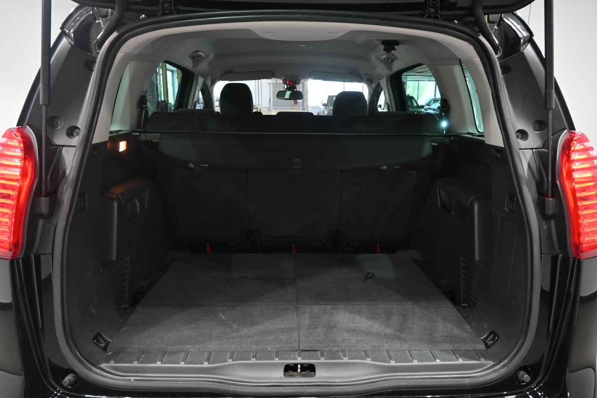 Foto Peugeot 5008 8