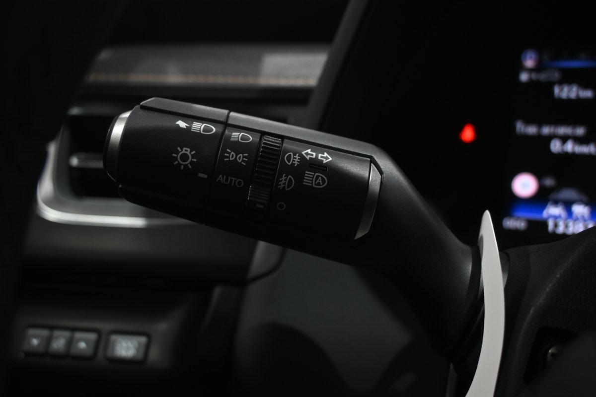Foto Lexus UX 2.0 300h 23