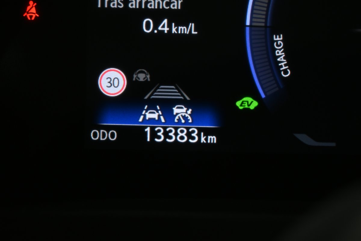 Foto Lexus UX 2.0 300h 13