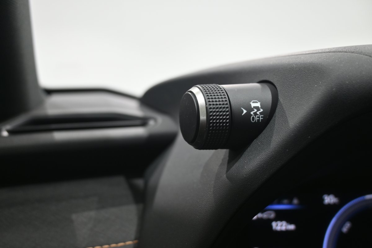 Foto Lexus UX 2.0 300h 25