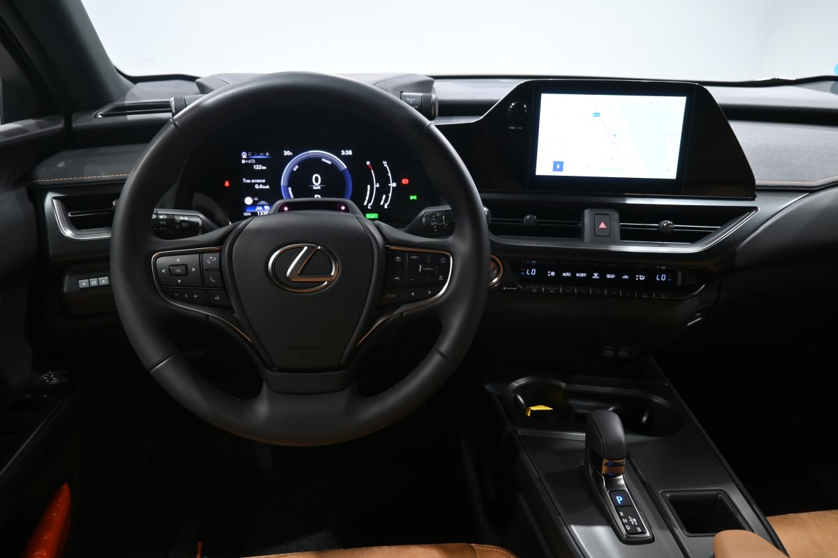 Foto Lexus UX 2.0 300h 19