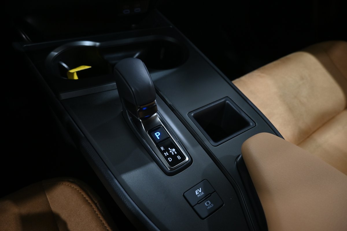 Foto Lexus UX 2.0 300h 20