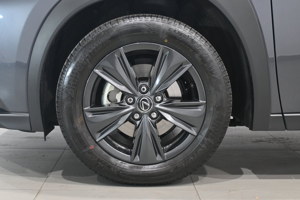 Foto Lexus UX 2.0 300h 28