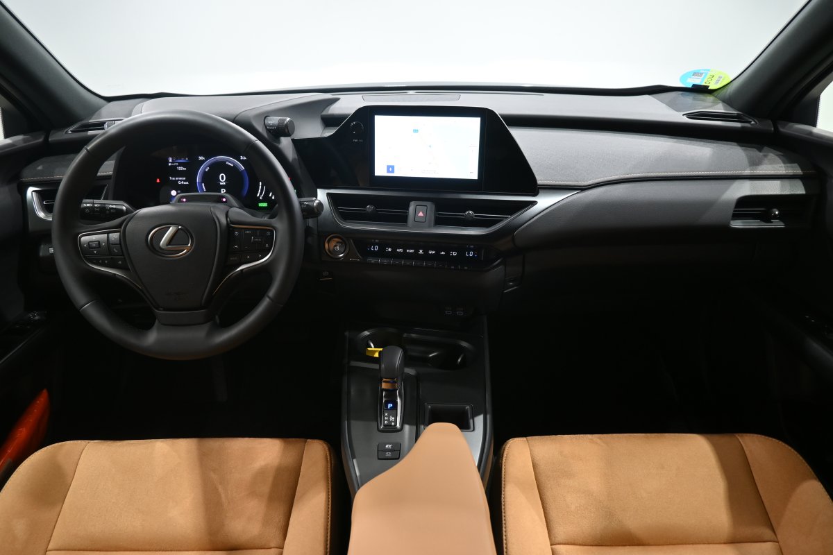 Foto Lexus UX 2.0 300h 18