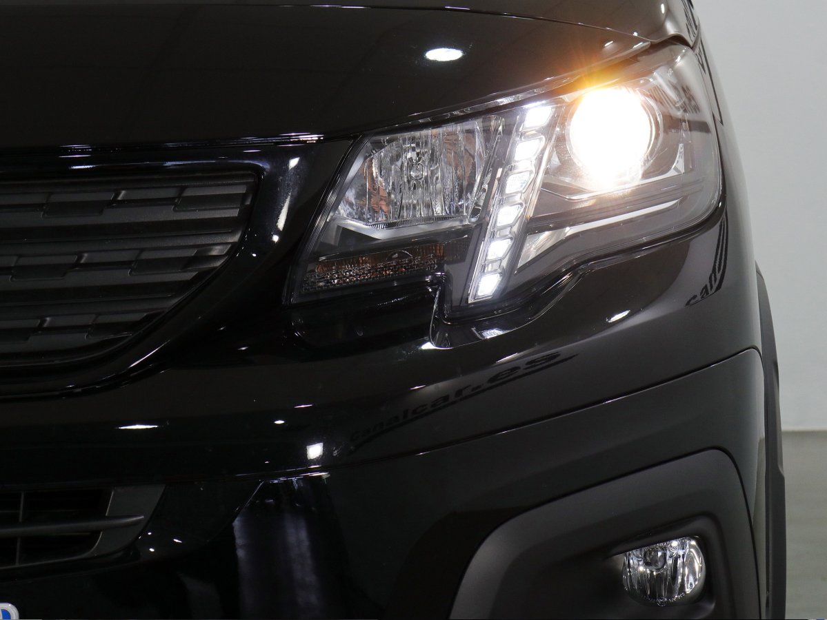 Foto Peugeot Rifter 13