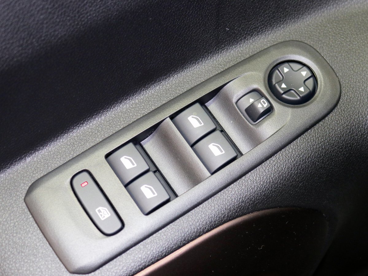 Foto Peugeot Rifter 25