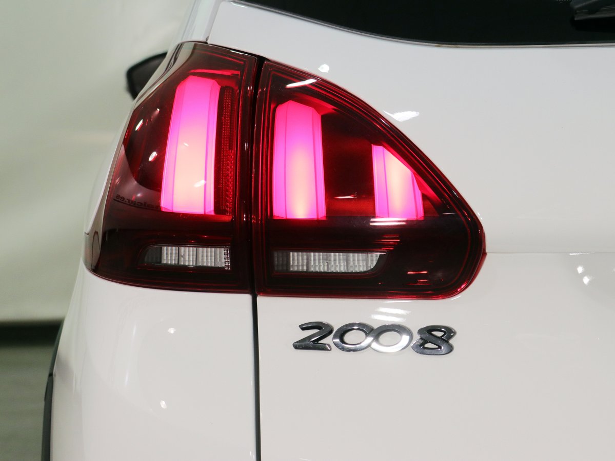 Foto Peugeot 2008 9