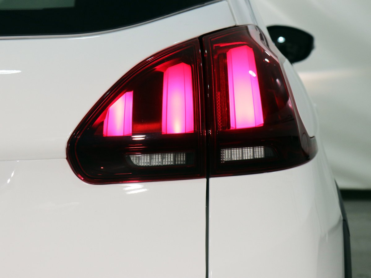 Foto Peugeot 2008 10