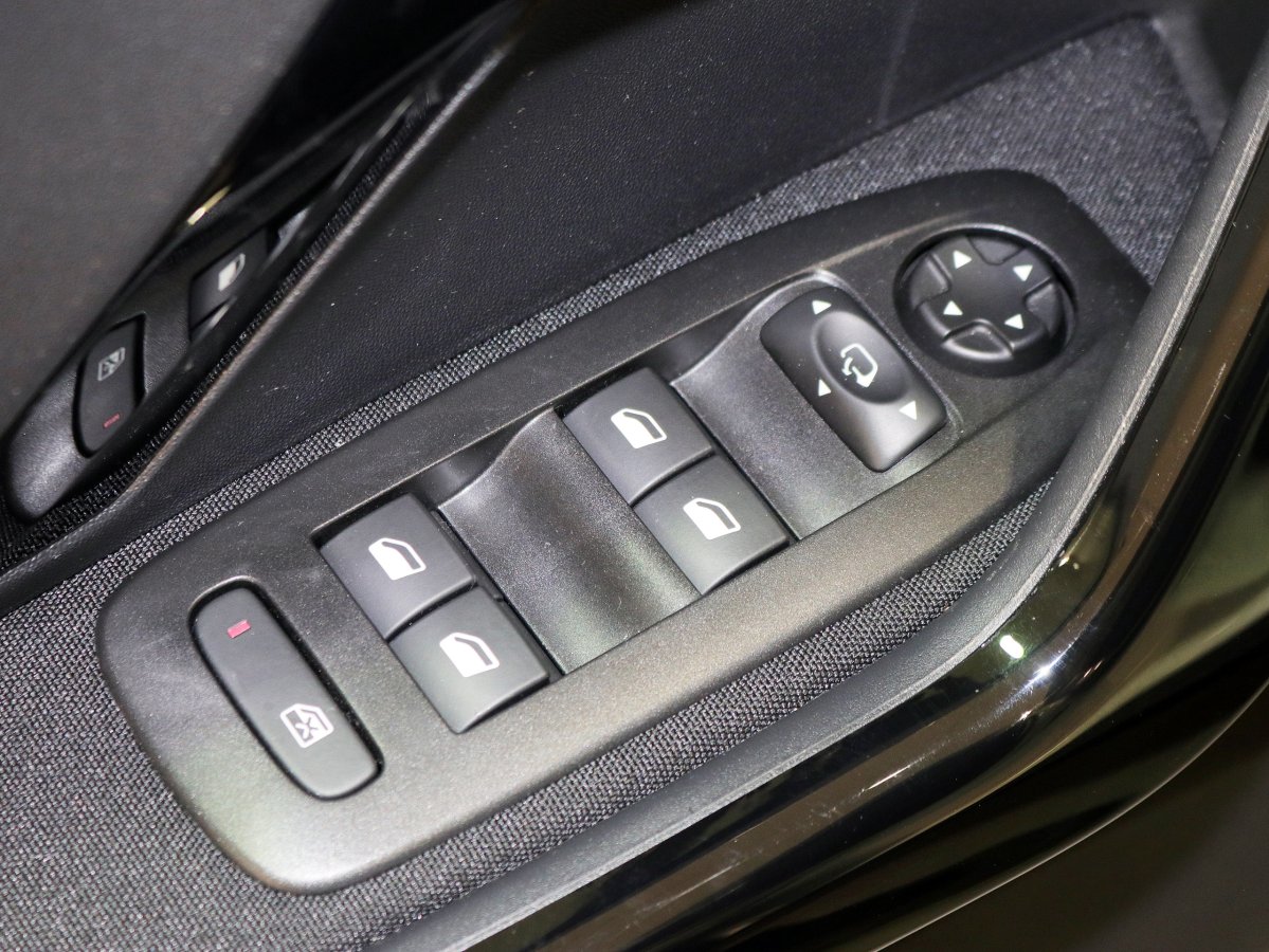 Foto Peugeot 2008 23