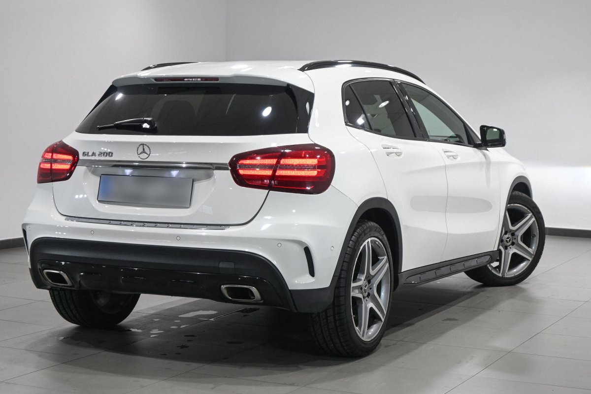 Foto Mercedes-Benz GLA 4