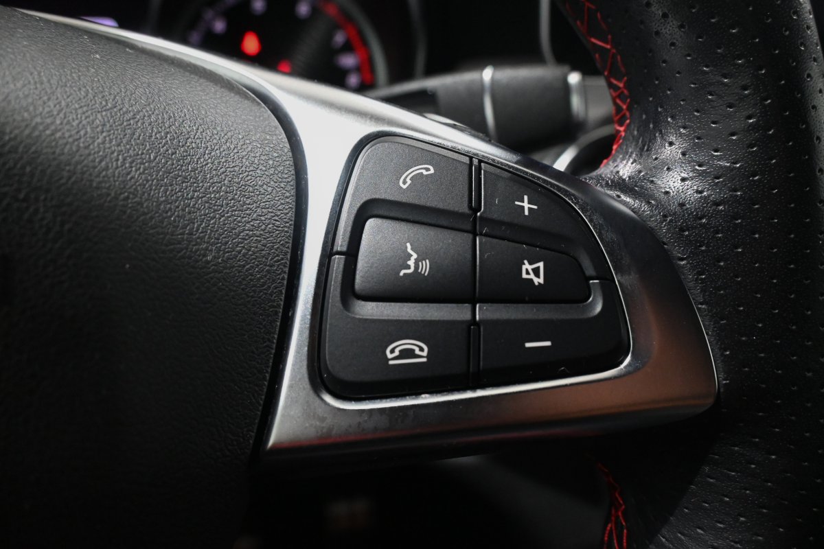 Foto Mercedes-Benz GLA 19