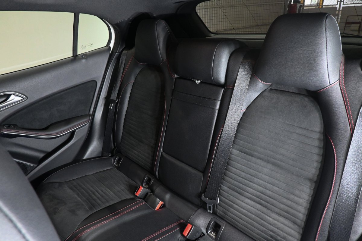 Foto Mercedes-Benz GLA 13
