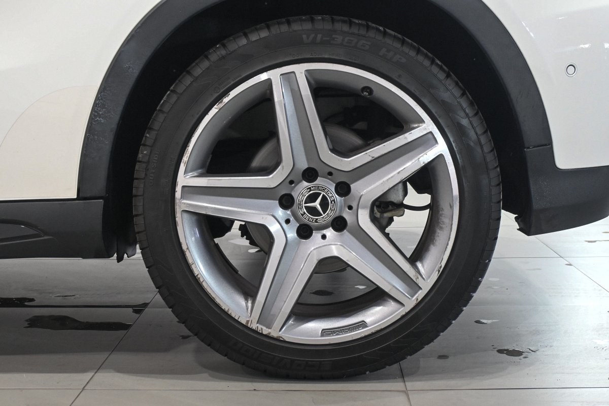 Foto Mercedes-Benz GLA 29
