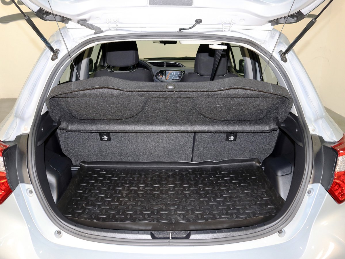 Foto Toyota Yaris 8