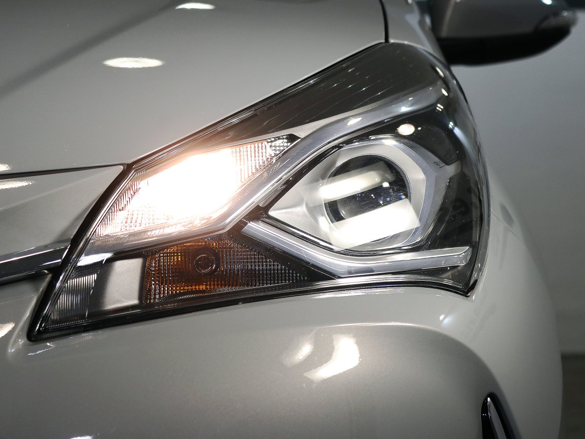 Foto Toyota Yaris 12